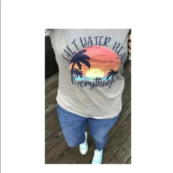 🆕Salt Water Heals Everything Graphic Tee S🆕 - Picture 1 of 3